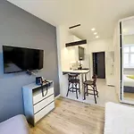 сучасний стиль і комфорт в центрі львова, Smart-tv Apartament