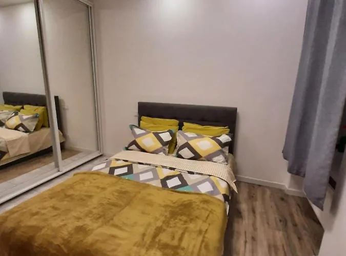 Apartment сучасний стиль і комфорт в центрі львова, Smart-tv *