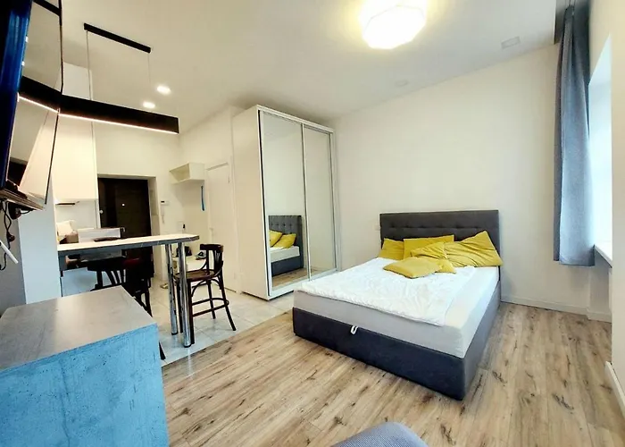 сучасний стиль і комфорт в центрі львова, Smart-tv Apartment *